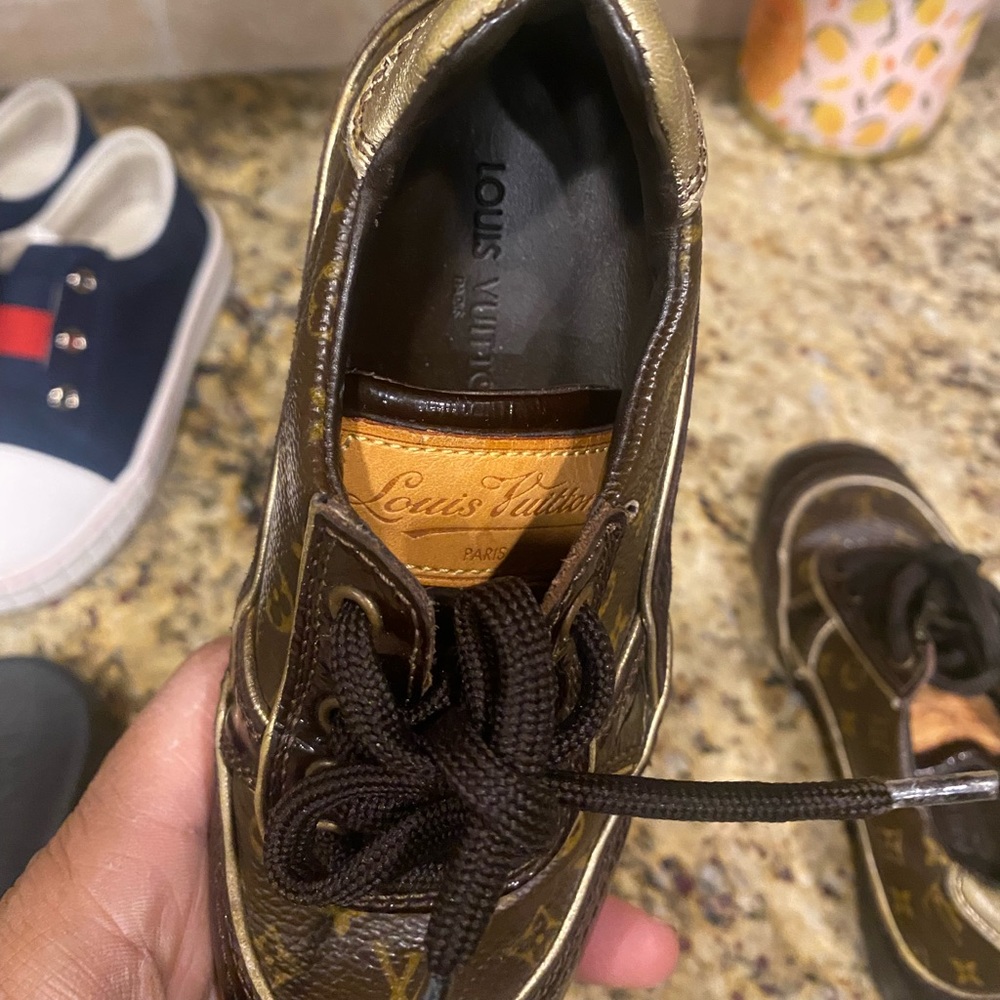 Boys Louis Vuitton sneakers size 26